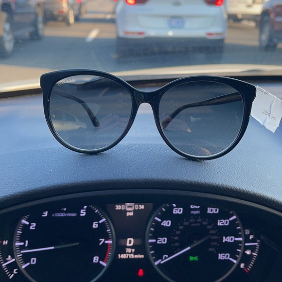 Gucci sun glasses main image 4